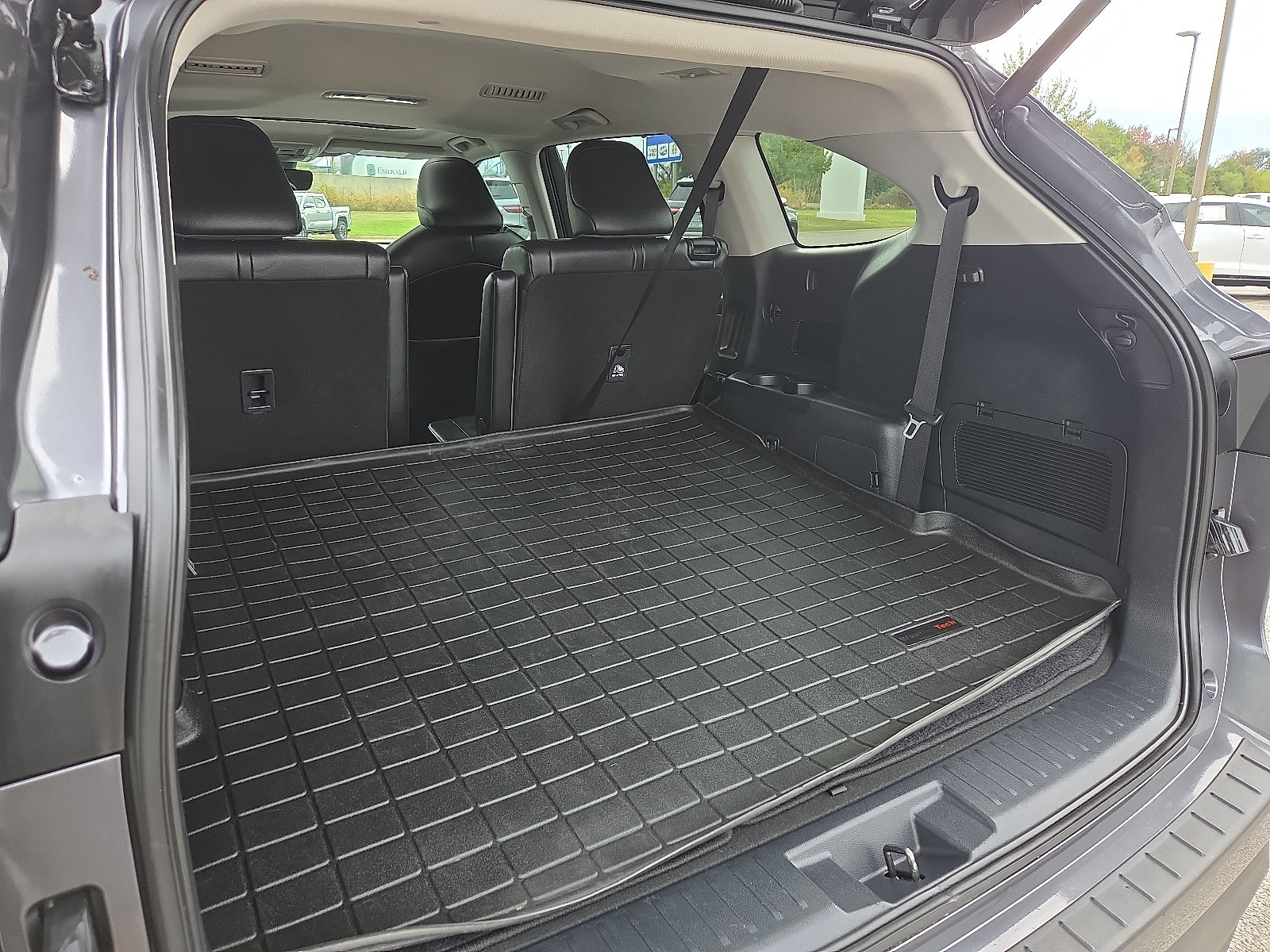 Used 2024 Toyota Highlander XLE AWD/4WD image 9
