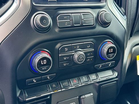 Used 2021 Chevrolet Silverado 1500 LT image 16