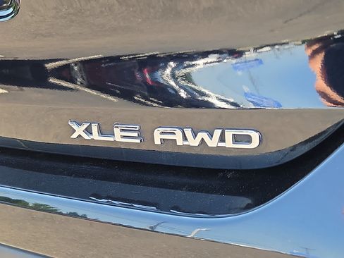 Used 2023 Toyota Highlander XLE AWD/4WD image 31