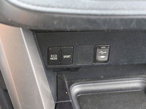 Used 2018 Toyota RAV4 LE w/ All Weather Liner Package AWD/4WD image 24