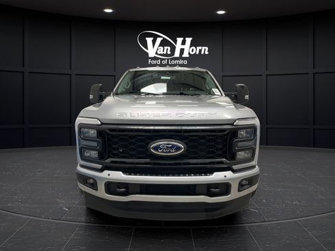 Used 2023 Ford F250 XLT w/ XLT Premium Package AWD/4WD image 2