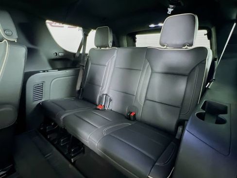 Used 2024 GMC Yukon XL SLT w/ SLT Luxury Package AWD/4WD image 35
