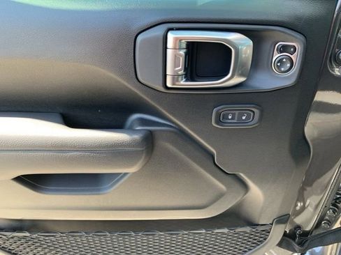 New 2025 Jeep Gladiator Sport image 9