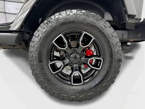 Used 2018 Jeep Wrangler Unlimited Sahara AWD/4WD image 51