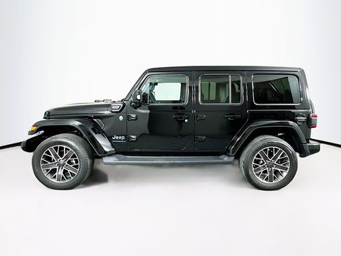 Used 2023 Jeep Wrangler Unlimited Sahara image 4