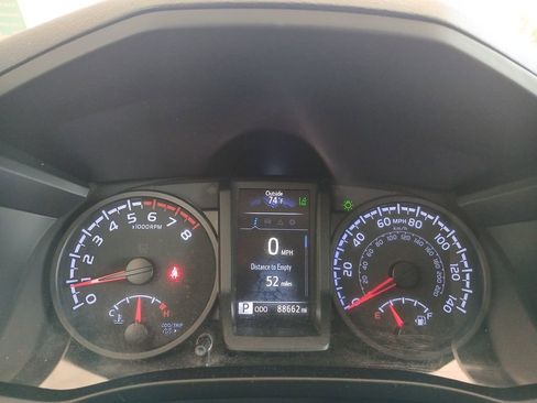 Used 2021 Toyota Tacoma SR w/ SR Convenience Package RWD image 11