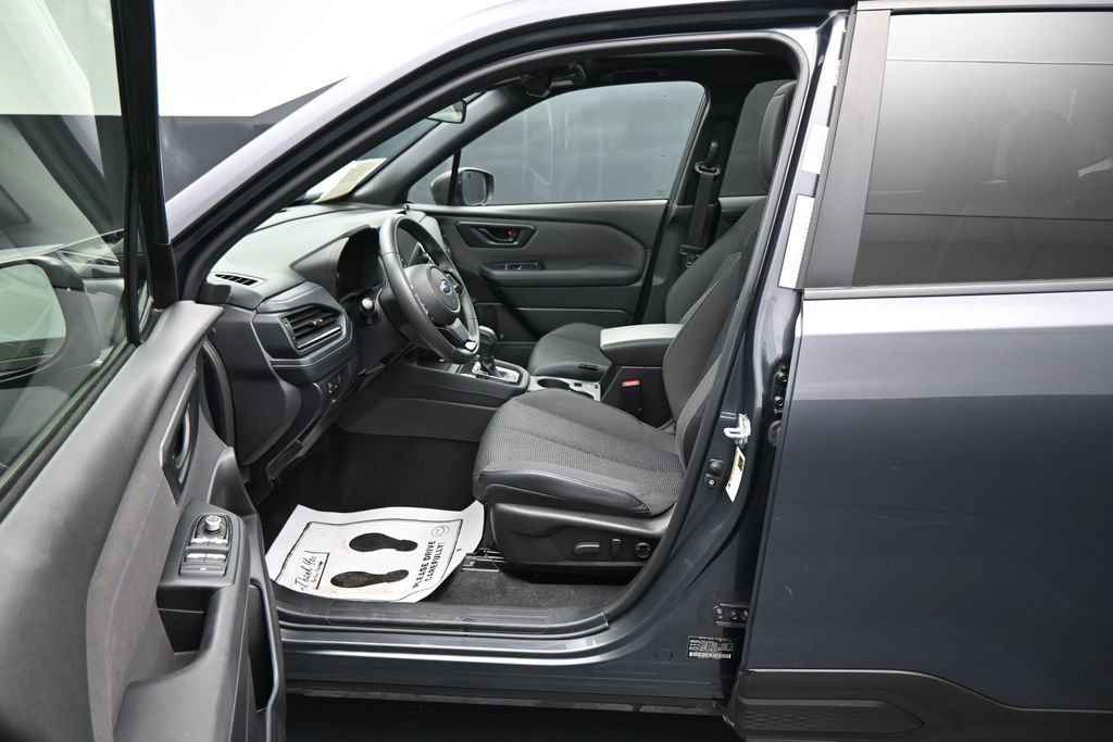 Used 2025 Subaru Forester Premium AWD/4WD image 9