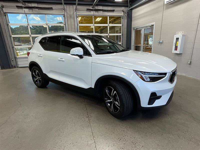 Used 2023 Volvo XC40 B5 Core AWD/4WD image 7