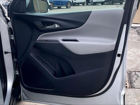 Used 2022 Chevrolet Equinox LT image 12