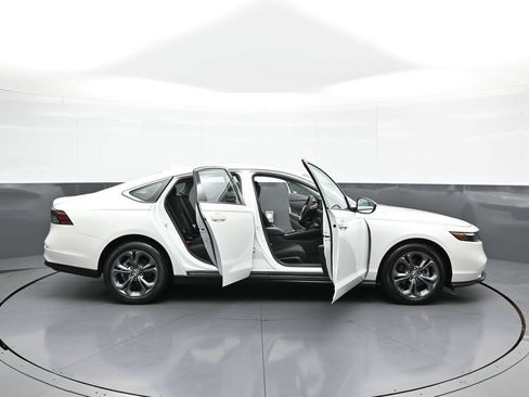 Used 2023 Honda Accord EX image 42