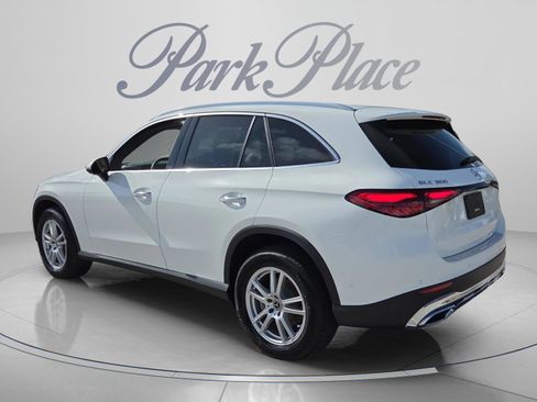 Certified 2025 Mercedes-Benz GLC 300 image 3