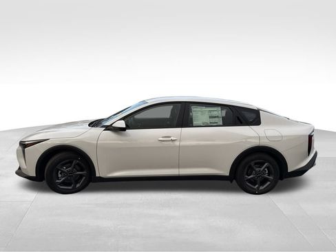 New 2025 Kia K4 LXS image 3