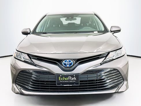 Used 2020 Toyota Camry LE image 2