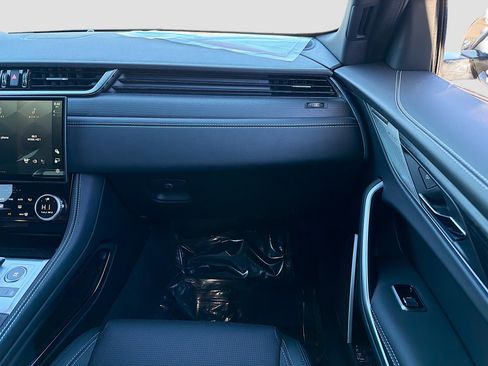 New 2026 Jaguar F-PACE R-Dynamic S image 18