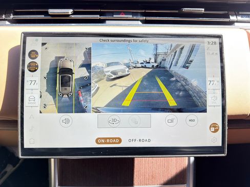 Used 2025 Land Rover Range Rover SE image 23