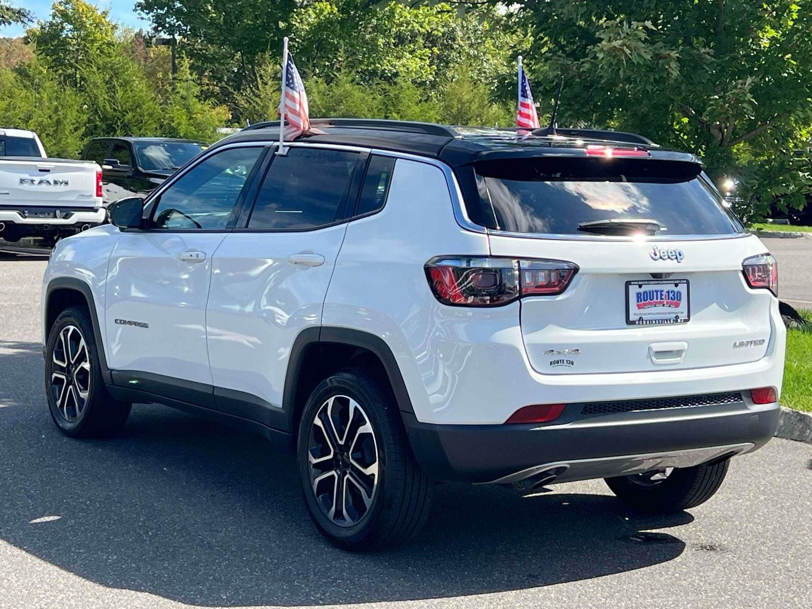 Used 2023 Jeep Compass Limited AWD/4WD image 3
