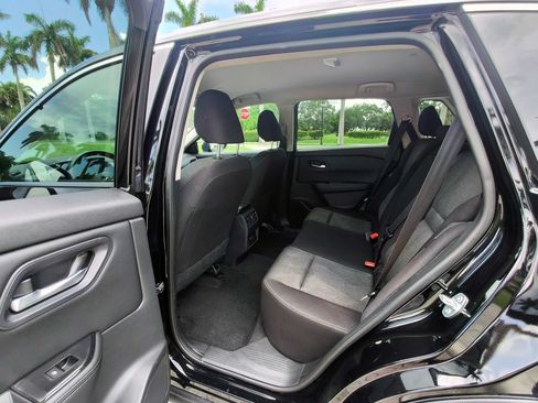 Used 2024 Nissan Rogue SV FWD image 15