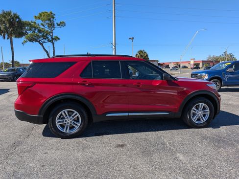Used 2023 Ford Explorer XLT w/ Equipment Group 202A RWD image 3