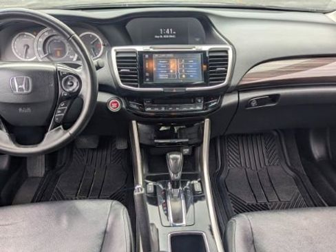 Used 2017 Honda Accord Touring image 24