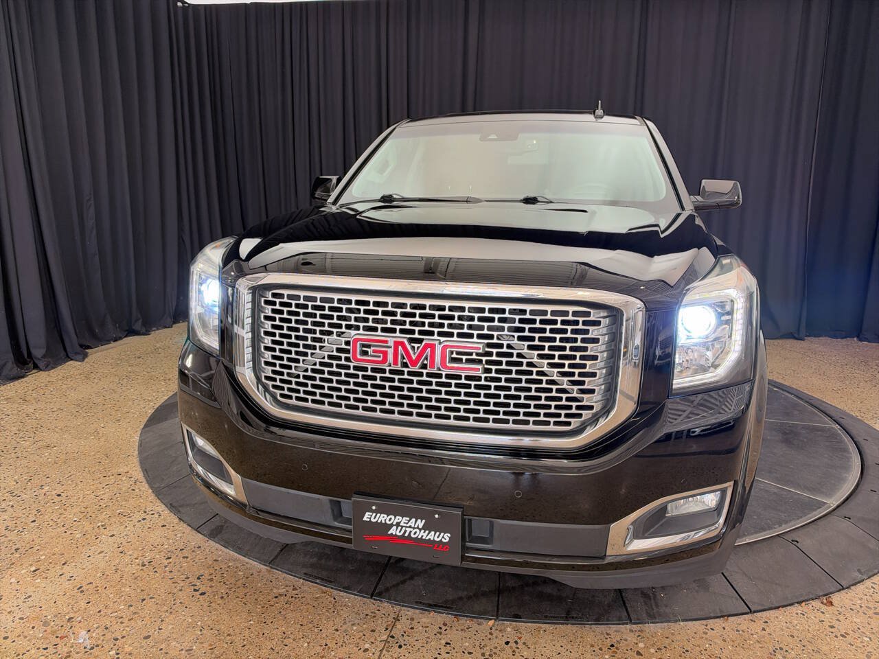 Used 2016 GMC Yukon XL Denali w/ Open Road Package AWD/4WD image 9