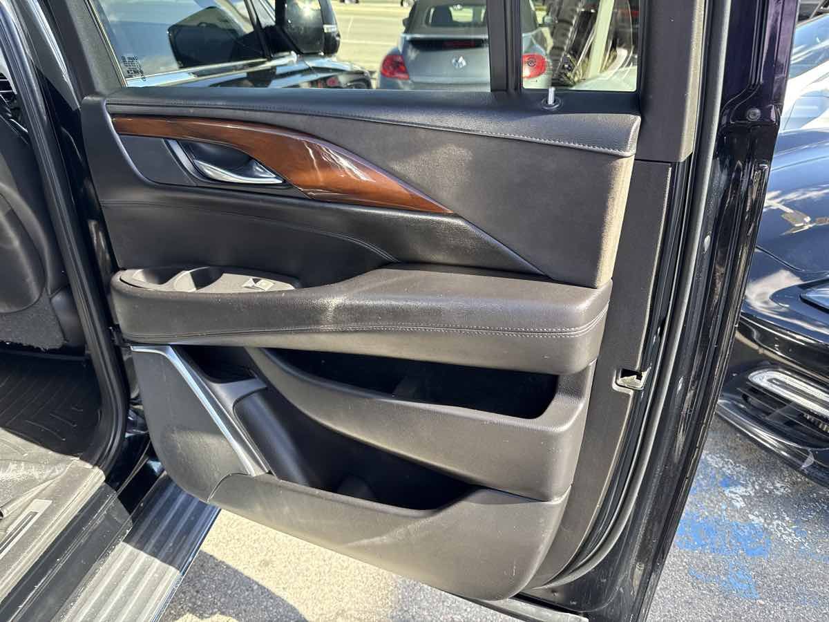 Used 2019 Cadillac Escalade ESV Premium Luxury AWD/4WD image 24