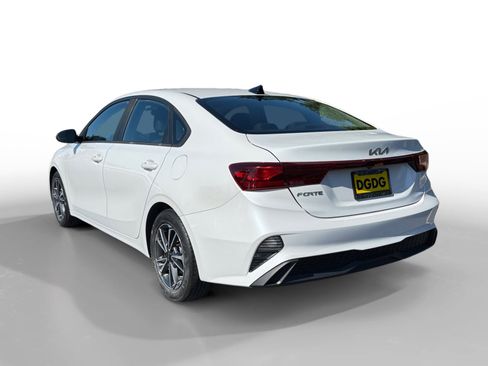 Used 2022 Kia Forte LXS w/ LXS Technology Package FWD image 3