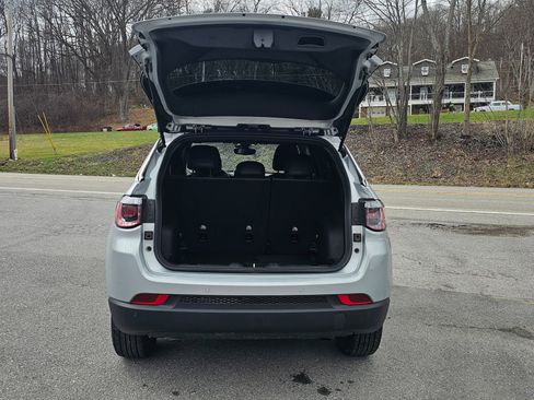 Used 2025 Jeep Compass Limited image 18