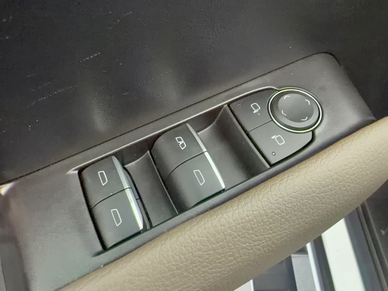 Used 2025 GMC Canyon Denali AWD/4WD image 15