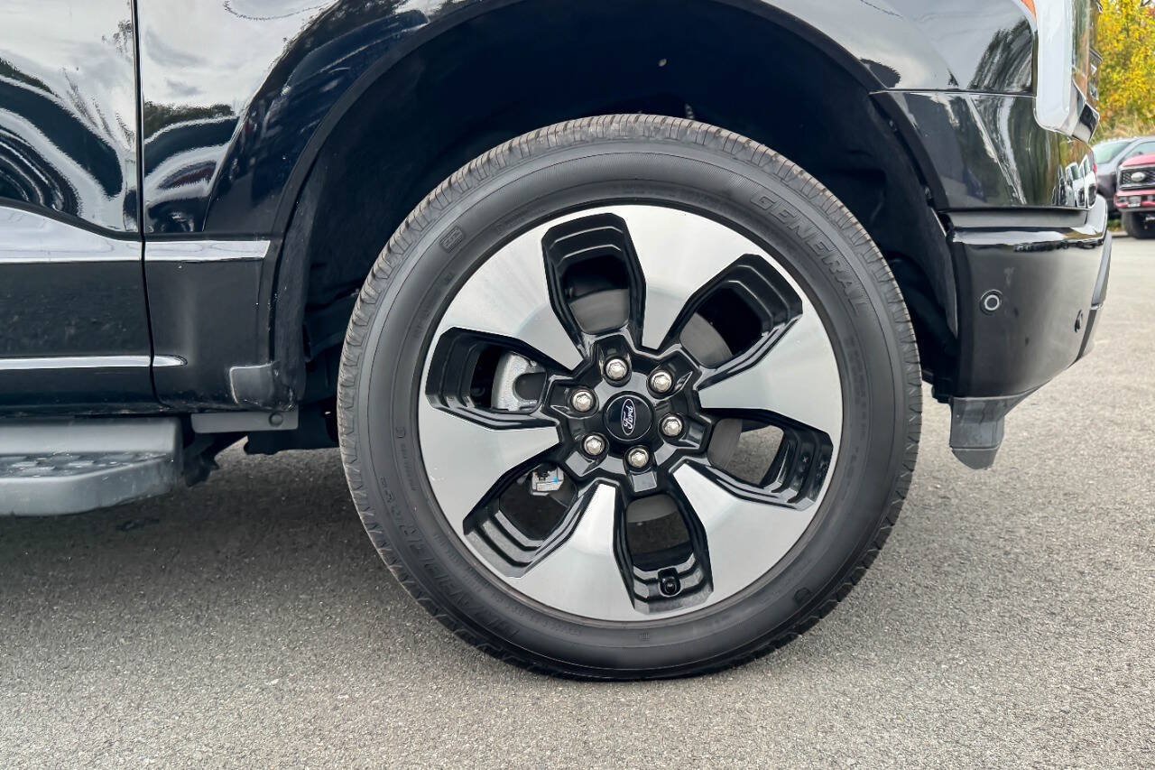 Used 2023 Ford F150 Lightning Platinum AWD/4WD image 9