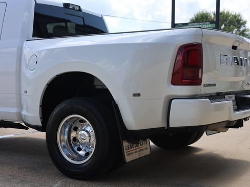 Used 2025 RAM 3500 Laramie w/ Max Tow Package AWD/4WD image 5