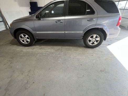 Used 2009 Kia Sorento LX image 1