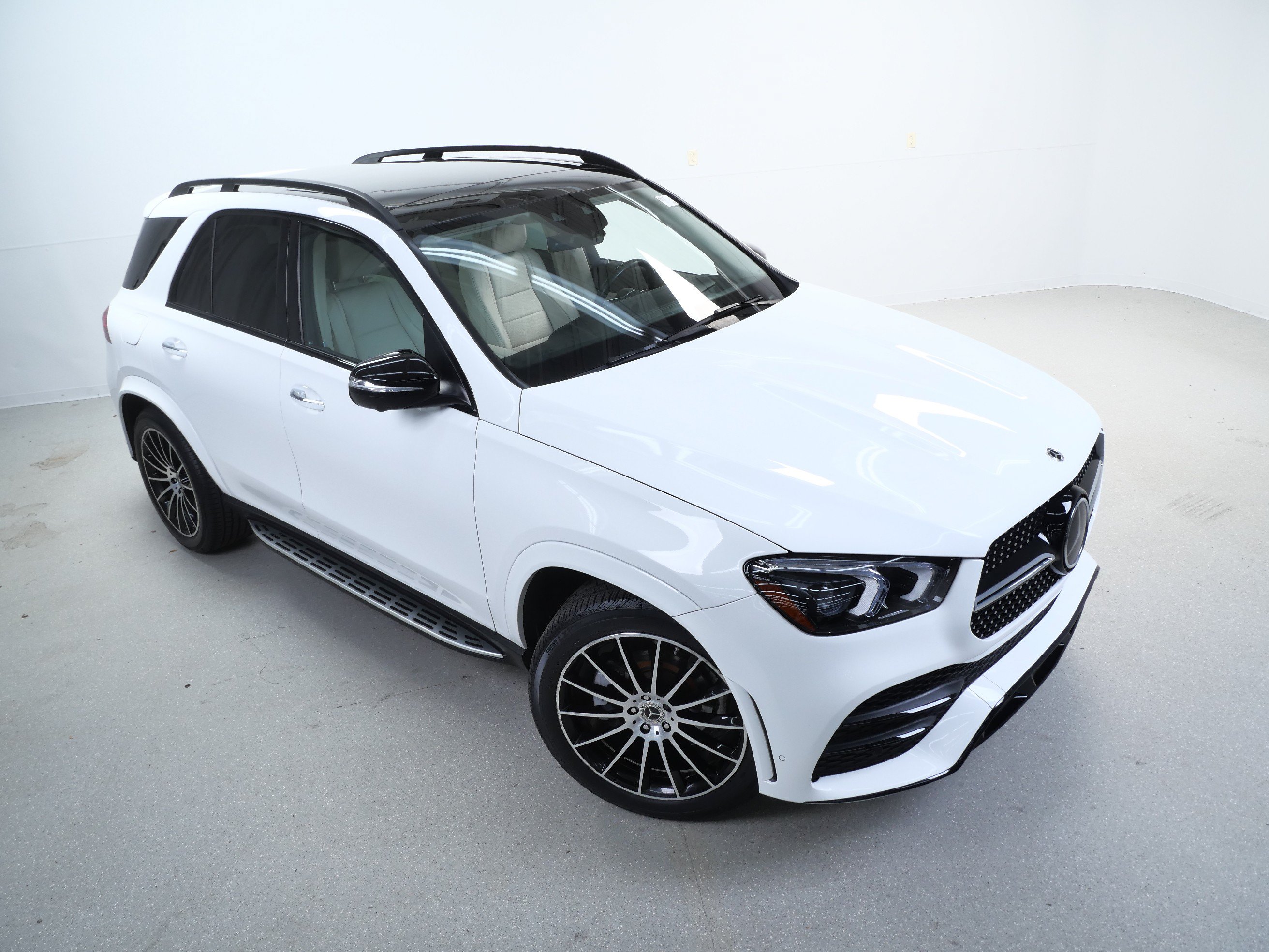 Certified 2023 Mercedes-Benz GLE 350 4MATIC w/ AMG Line Exterior image 4