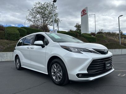 Used 2025 Toyota Sienna XLE w/ XLE Plus Package