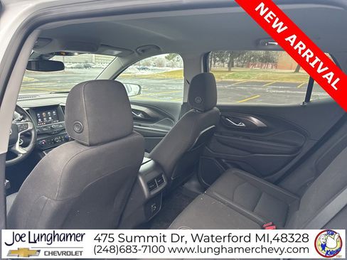 Used 2023 GMC Terrain SLE w/ Driver Convenience Package image 12