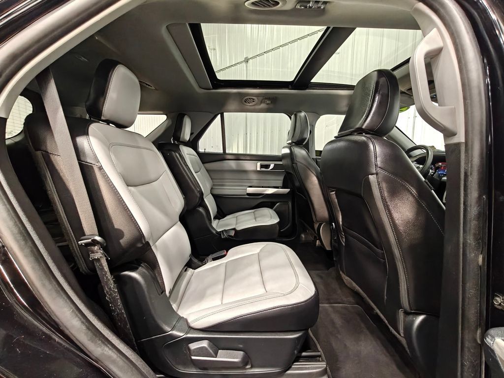 Used 2021 Ford Explorer XLT w/ Equipment Group 202A AWD/4WD image 26