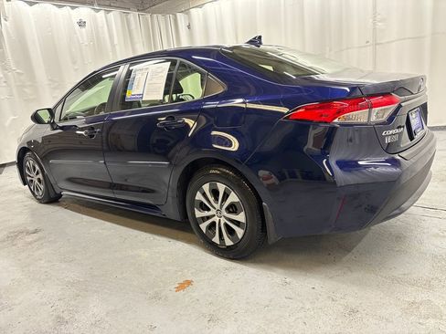 Used 2022 Toyota Corolla LE image 3