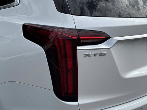 Used 2025 Cadillac XT6 Luxury FWD image 11