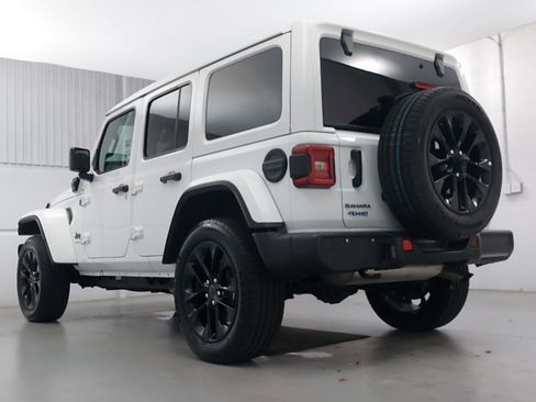 Used 2025 Jeep Wrangler Unlimited Sahara w/ Safety Group image 3