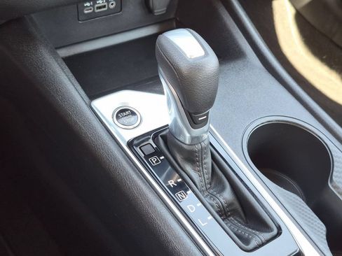Used 2025 Nissan Altima 2.5 SV FWD image 19