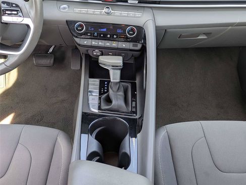 Used 2025 Hyundai Elantra SEL FWD image 20