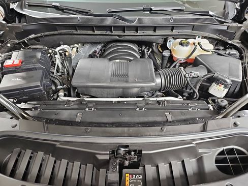 Used 2025 Chevrolet Suburban Premier AWD/4WD image 38