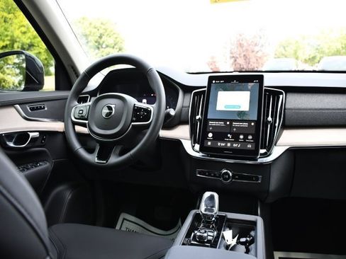 New 2025 Volvo XC90 B6 Plus image 19