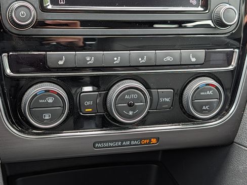 Used 2017 Volkswagen Passat 1.8T R-Line FWD image 23