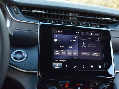 New 2025 Jeep Grand Cherokee Altitude AWD/4WD image 20