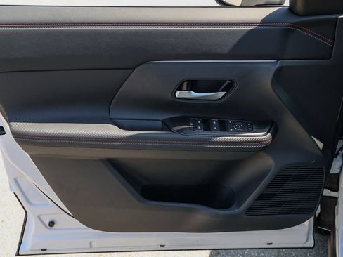 New 2026 Nissan Kicks SR FWD image 23