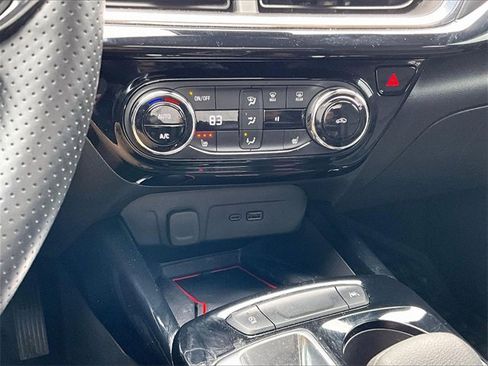 Used 2025 Chevrolet Trax RS w/ Sunroof Package image 23