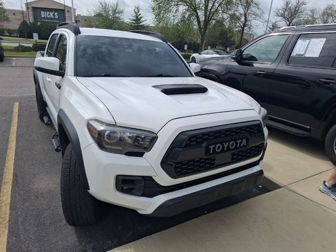 Used 2018 Toyota Tacoma TRD Pro image 2