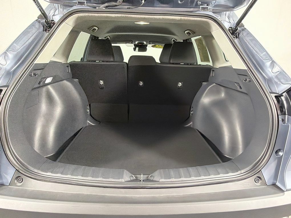 Used 2024 Toyota Corolla Cross LE FWD image 26