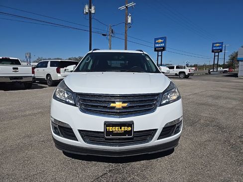 Used 2017 Chevrolet Traverse LT image 3