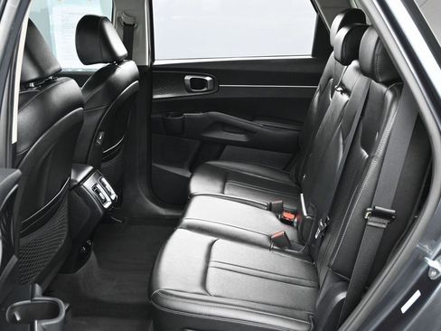 Used 2022 Kia Sorento S image 34